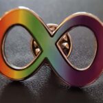 “Autisme Acceptatie Infinity” pin
